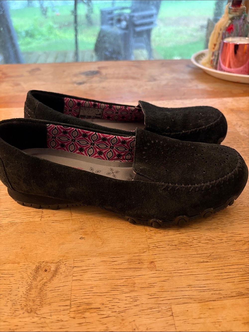 Skechers Black Suede Slip-On Loafers with Pink Lining size 7.5 - Picture 2 of 5